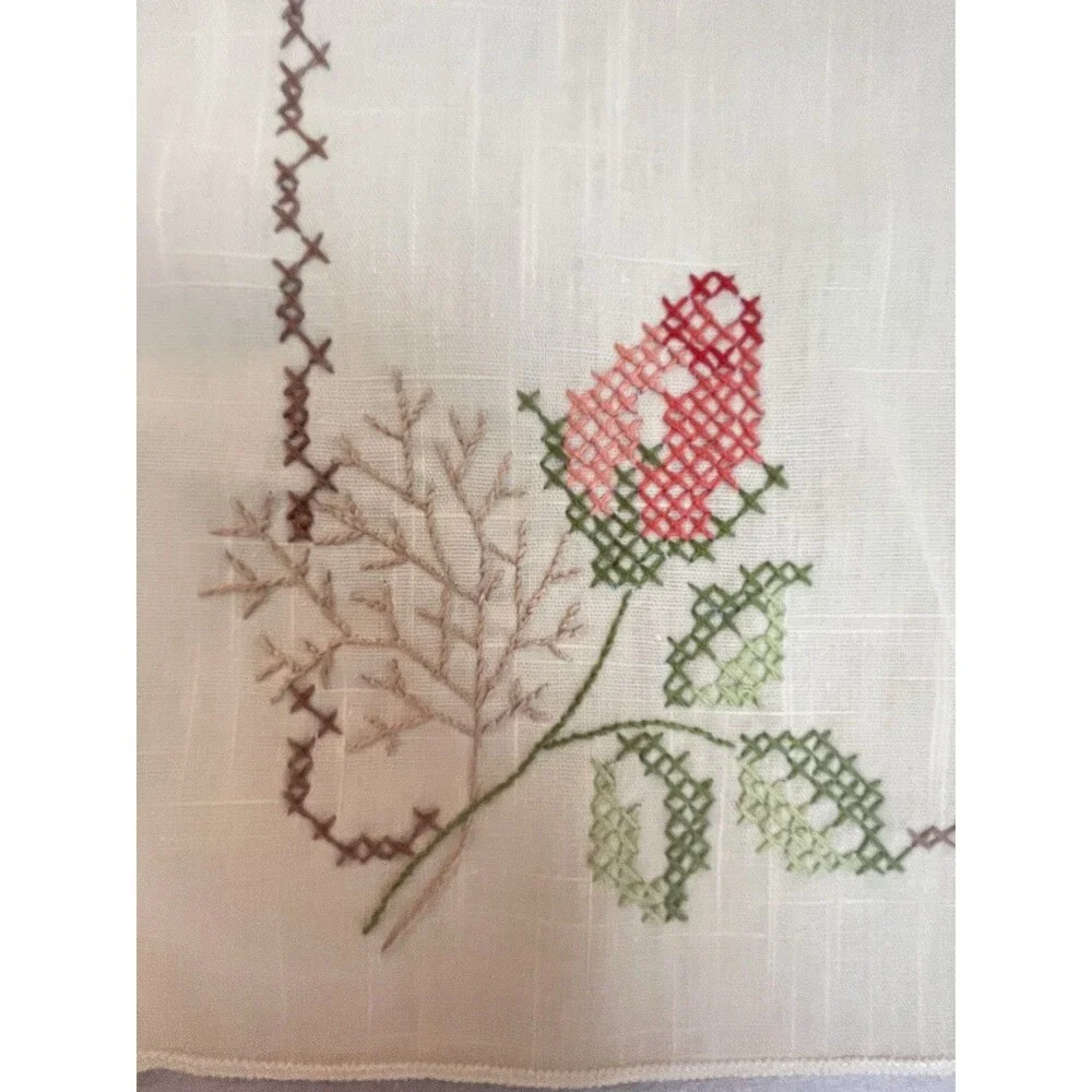 Cross-Stitch Doilies Placemats Set of 4 Floral Rose Buds Pale Yellow 19